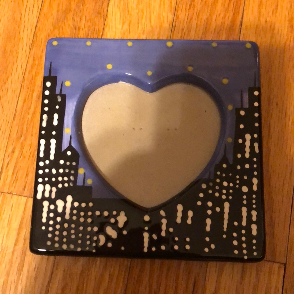 Adorable city skyline heart picture frame
